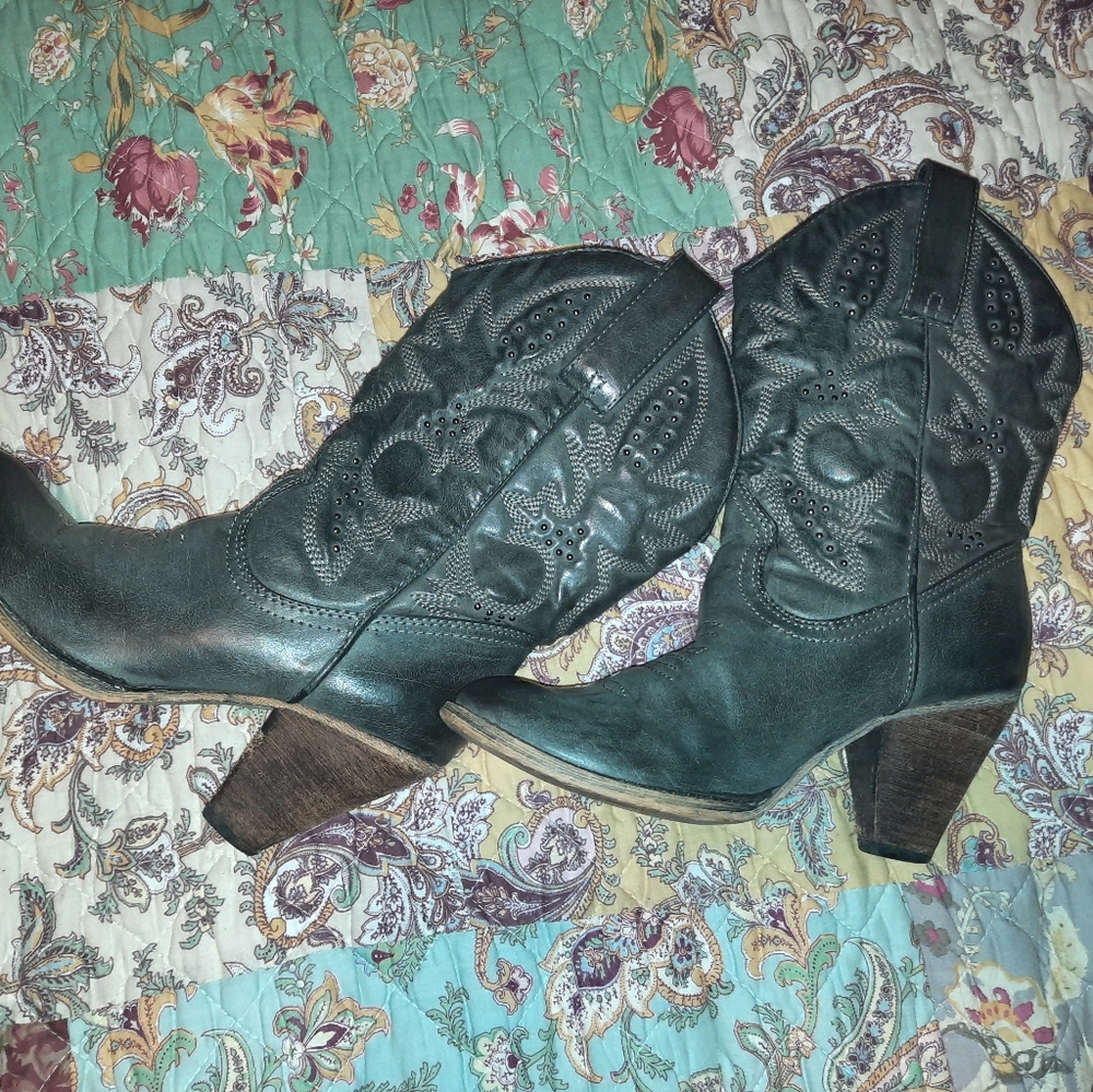 Woman's Leather Boots